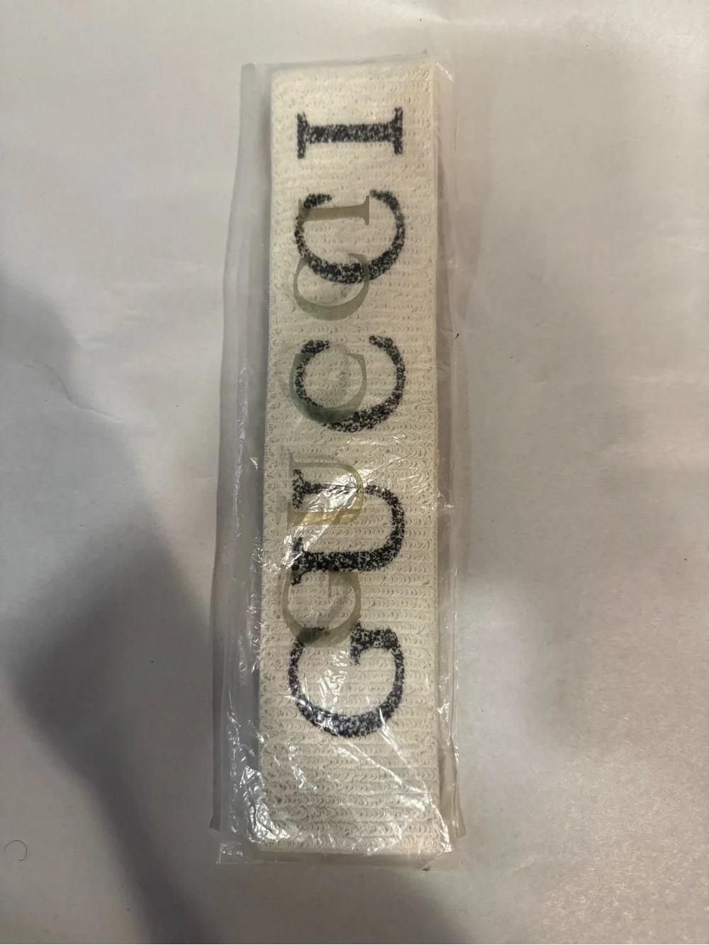 Gucci GG Cream Elastic Band with Black Label. Pre-owned.